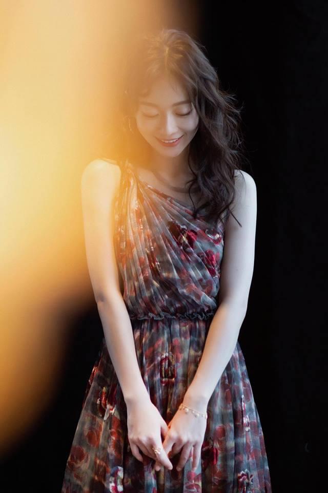 Giây phút rớt mất của hồi môn của Ngô Cẩn Ngôn trên thảm đỏ được ghi lại sống động-3