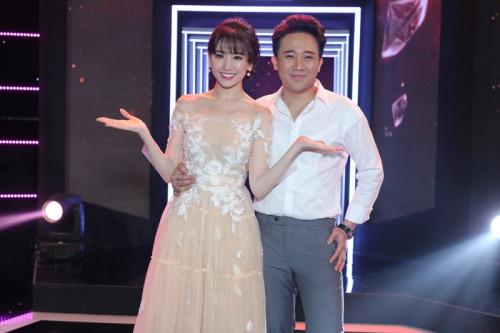 Chụp ảnh cùng Hari Won, Trấn Thành bị cả cộng đồng mạng réo gọi vì bàn tay hư hỏng-3