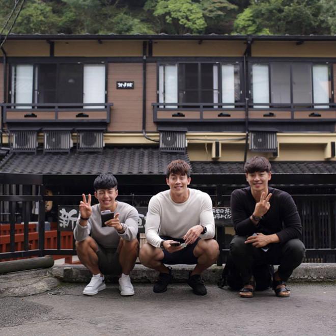 Ba chàng bạn thân Hàn Quốc đều điển trai, có thân hình 6 múi-1