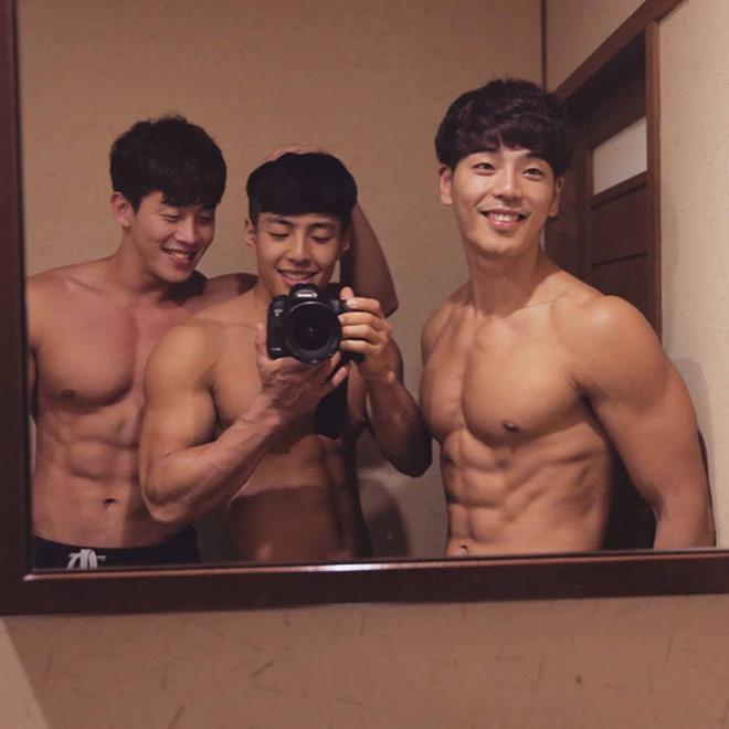 Ba chàng bạn thân Hàn Quốc đều điển trai, có thân hình 6 múi-2