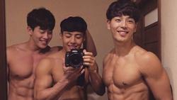 Ba chàng bạn thân Hàn Quốc đều điển trai, có thân hình 6 múi