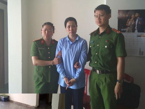 Nữ tiếp thị bia bật khóc tại hiện trường nam thanh niên bị đâm chết-1