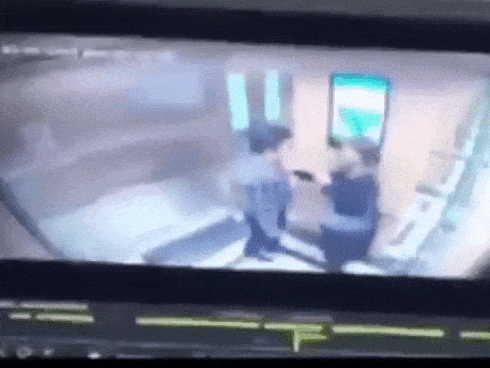 Cách đối phó yêu râu xanh trong thang máy-1