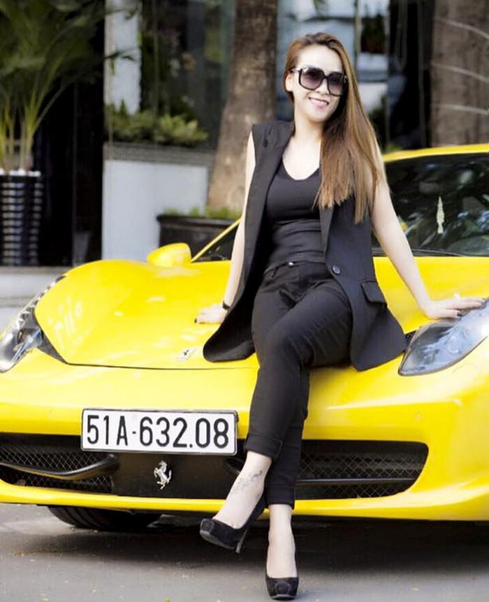 Những mỹ nhân Việt nổi tiếng chơi xe sang chục tỷ-2