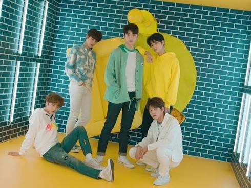 TXT lọt top 3 nhóm nhạc nổi tiếng nhất Kpop cùng đàn anh BTS-10