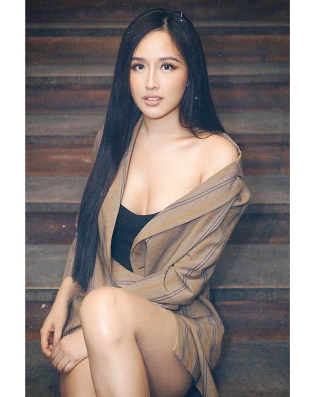 Kiểu mặc áo dễ gây thót tim của các quý cô độc thân Mai Phương Thúy, Bích Phương-1