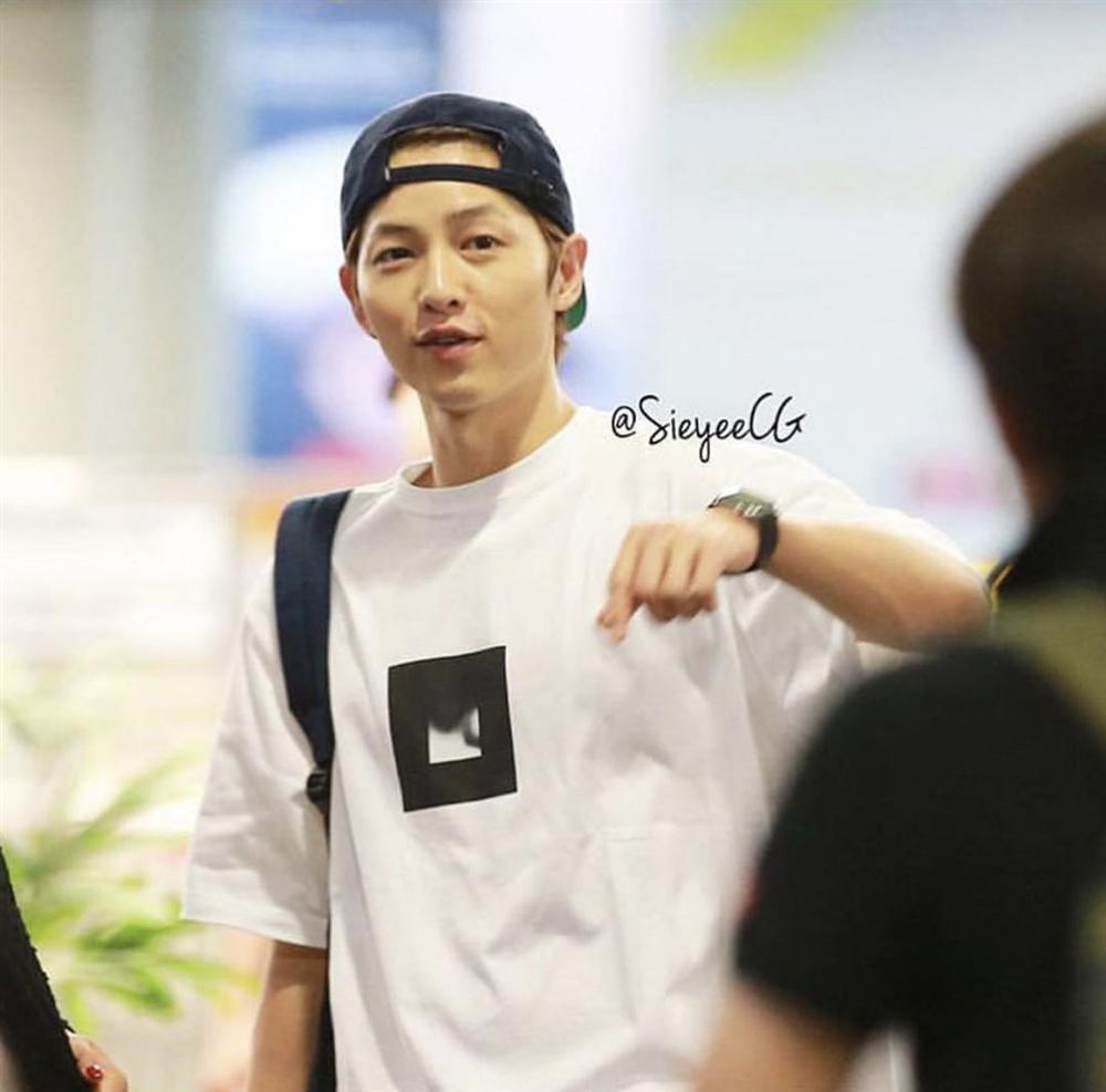 Song Hye Kyo đăng ảnh cùng người đàn ông lạ mặt, Song Joong Ki vẫn rạng rỡ giữa tin đồn ly hôn-4