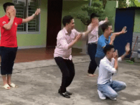 MC xinh đẹp cùng chị em của VTV khoe được tặng Iphone 30 triệu trong ngày 8/3 và sự thật thì...-5