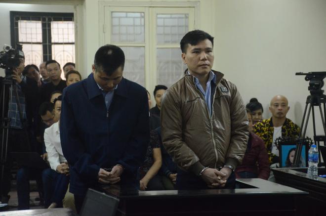 Nỗi đau và giọt nước mắt của 2 người mẹ trong phiên xét xử ca sĩ Châu Việt Cường nhét tỏi vào miệng khiến cô gái trẻ tử vong-1