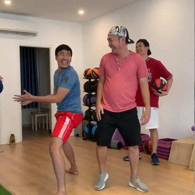 Trong khi Kiều Minh Tuấn gạt bão vui duyên cũ, An Nguy chọn cách sống ảo trên nước Mỹ xa xôi-4