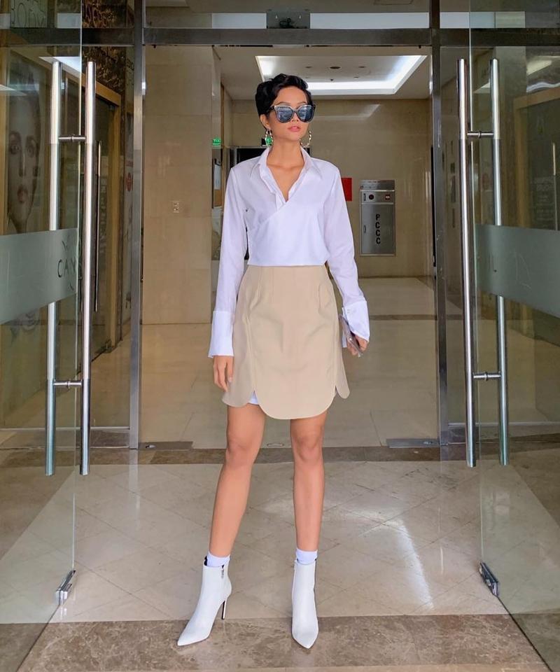 Bích Phương thả thính fan với mốt áo phanh ngực - Huyền My sang chảnh bên xế hộp 6 tỷ-4