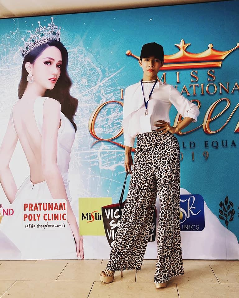 Hương Giang im lặng khi Nhật Hà lâm cảnh váy xấu, giày rách, may thay đã có HHen Ni Suyễn thương Hà giùm rồi!-6