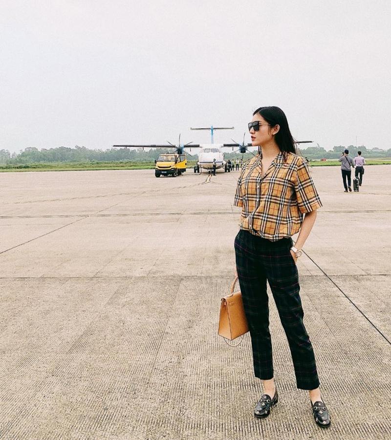 Bích Phương thả thính fan với mốt áo phanh ngực - Huyền My sang chảnh bên xế hộp 6 tỷ-2