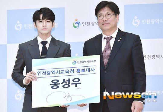 Mợ chảnh Jeon Ji Hyun để mặt mộc mà vẫn nổi bần bật tại sân bay-8