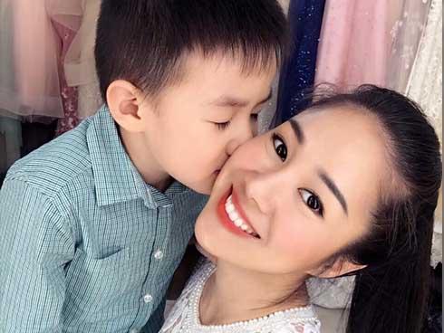 Lê Phương kể về những ngày lao vào kiếm tiền khi sinh con trai Cà Pháo