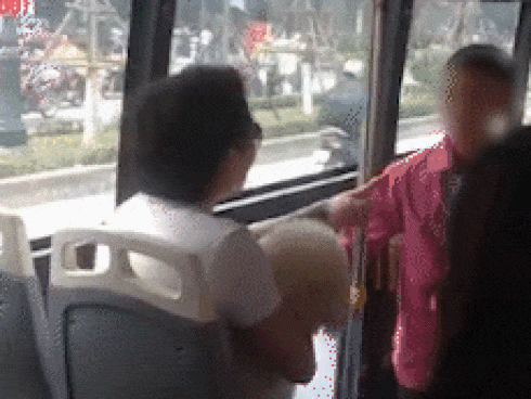 Nữ hành khách bị đánh dập mũi vì quay clip xe buýt lạng lách-2