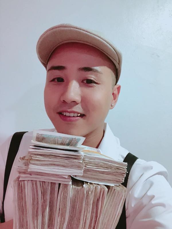 Bi hài thanh niên lầy lội mang 200 triệu toàn tờ 2000 đồng đến ngân hàng gửi tiết kiệm-5