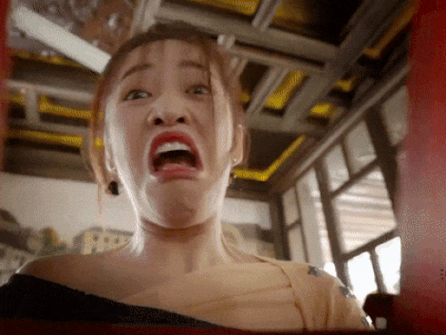 Lon ton chạy ra tặng hoa cho mẹ và chị gái ngày 8/3, anh chàng bỗng nổi như cồn vì đã đẹp trai còn khéo ăn nói-4