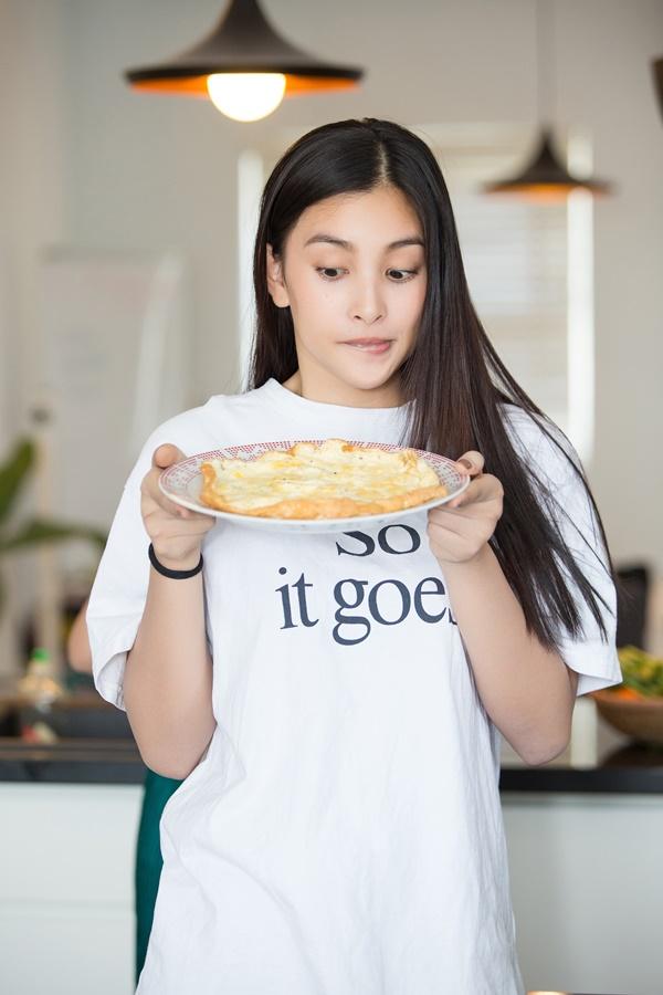 Hoa hậu Trần Tiểu Vy thừa hưởng gene đẹp xuất sắc từ ai?-8