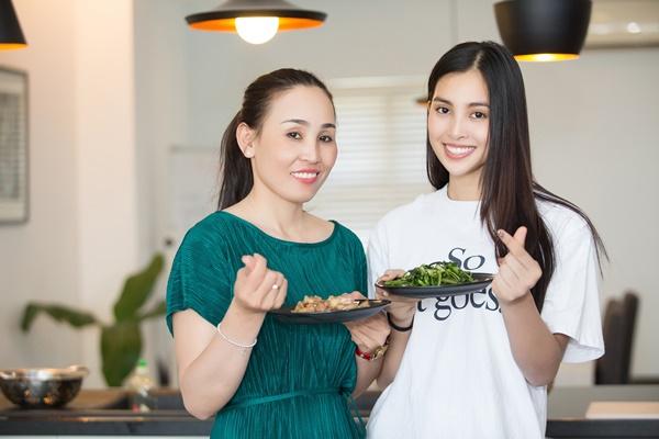 Hoa hậu Trần Tiểu Vy thừa hưởng gene đẹp xuất sắc từ ai?-9