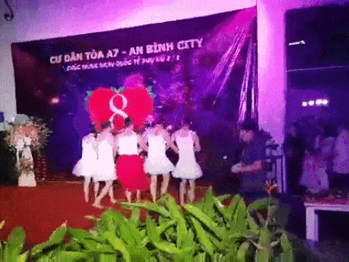 Chị em CƯỜI RA NƯỚC MẮT với món quà ‘độc’ của cánh mày râu ngày 8/3 Chị em CƯỜI RA NƯỚC MẮT với món quà ‘độc’ của cánh mày râu ngày 8/3