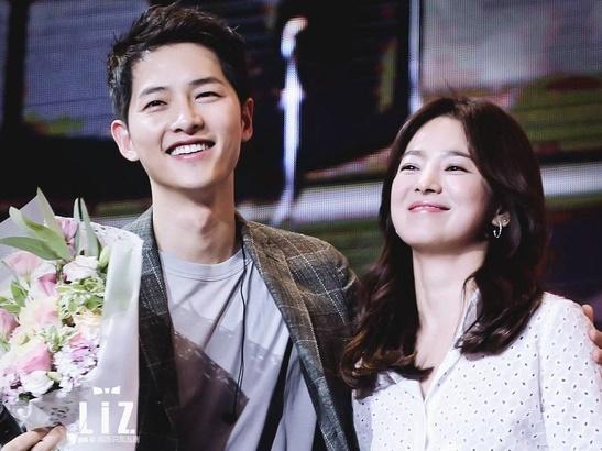 Cuối cùng, Song Joong Ki cũng chịu đeo nhẫn cưới khiến người hâm mộ ấm lòng-7