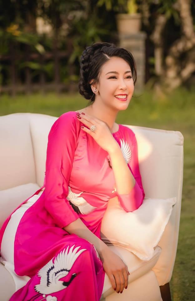 Khoe nhan sắc mê hồn, hoa hậu Đặng Thu Thảo nhắn chị em đừng quên mỉm cười ngày 8/3-8