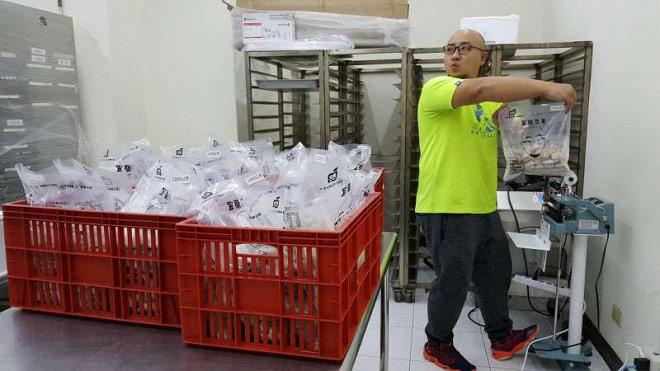 Bị bạn gái chia tay vì chỉ là gã bán khoai lang và cái kết sau 2 năm-1