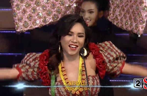 Nhật Hà trình diễn quốc phục, hô Việt Nam mở màn chung kết-3