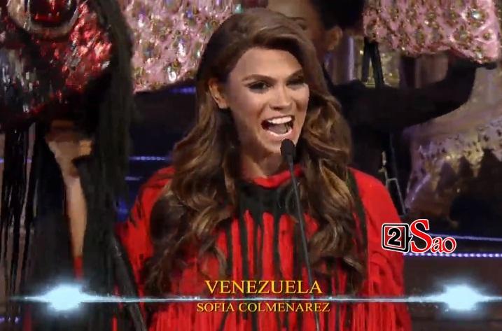 Nhật Hà trình diễn quốc phục, hô Việt Nam mở màn chung kết-4