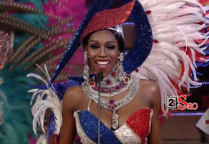 Nhật Hà trình diễn quốc phục, hô Việt Nam mở màn chung kết-5