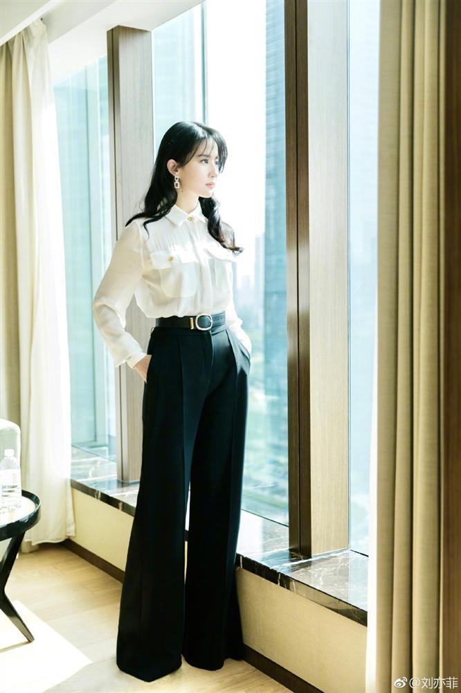 Bị mỉa mai hết thời, thần tiên tỷ tỷ Lưu Diệc Phi tái xuất với nhan sắc hoàn hảo miễn chê-5