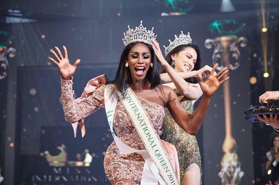 Đăng quang Hoa hậu Chuyển giới 2019, người đẹp Mỹ nhảy như vịt đập cánh khiến Hương Giang cũng phải ngỡ ngàng-4