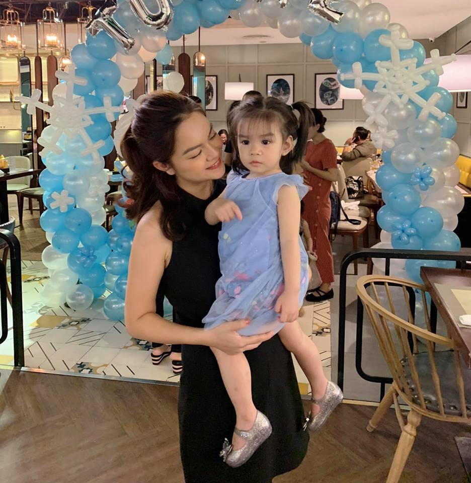 Phạm Quỳnh Anh và Quang Huy bất ngờ tái hợp vui vẻ trong tiệc sinh nhật con gái-4