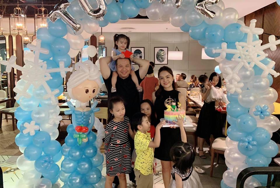 Phạm Quỳnh Anh và Quang Huy bất ngờ tái hợp vui vẻ trong tiệc sinh nhật con gái-2