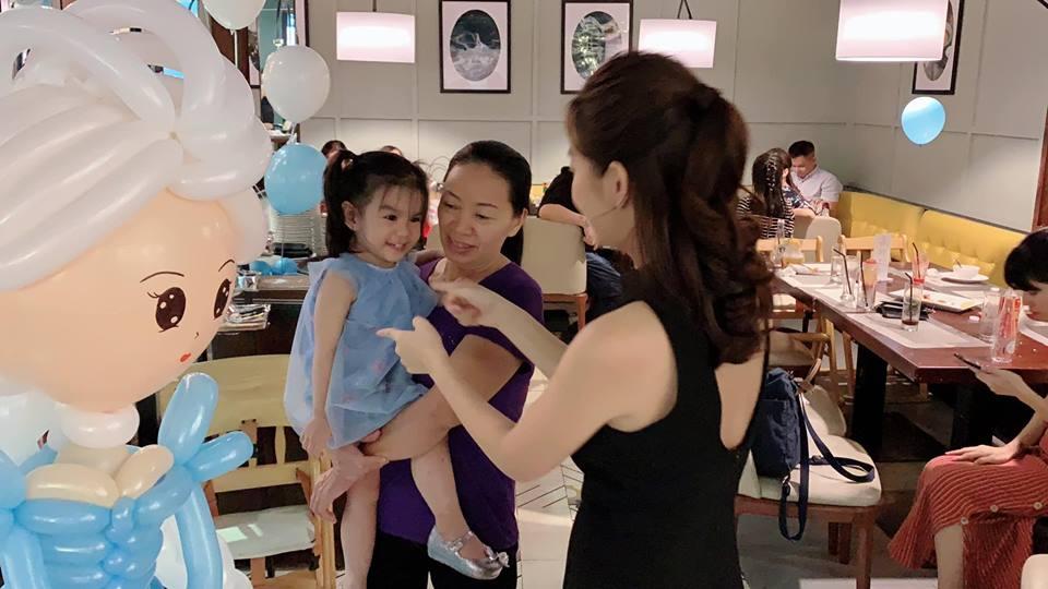 Phạm Quỳnh Anh và Quang Huy bất ngờ tái hợp vui vẻ trong tiệc sinh nhật con gái-6