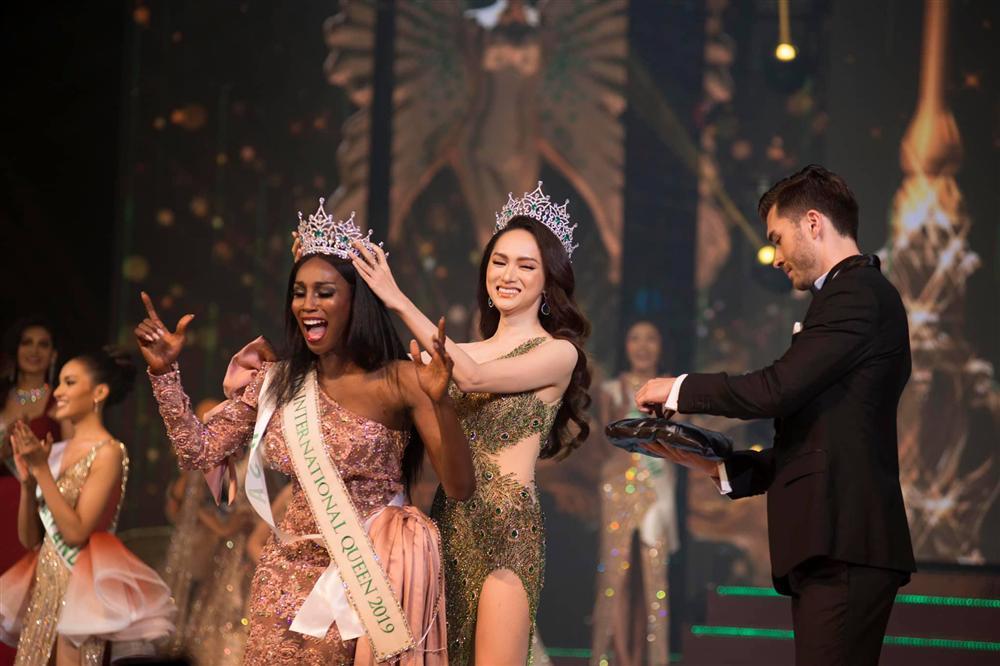 Hé lộ hình ảnh Hương Giang giúp Đỗ Nhật Hà mua giày và lời nhắn của Hoa hậu Chuyển giới đến người em sau khi hết nhiệm kỳ-2