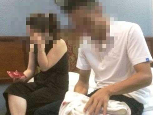 Vụ cô giáo bị tố vào nhà nghỉ với nam sinh: Người chồng xin hoãn phiên tòa ly hôn-1