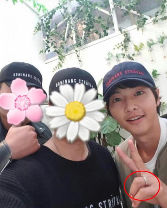 Cuối cùng, Song Joong Ki cũng chịu đeo nhẫn cưới khiến người hâm mộ ấm lòng-3