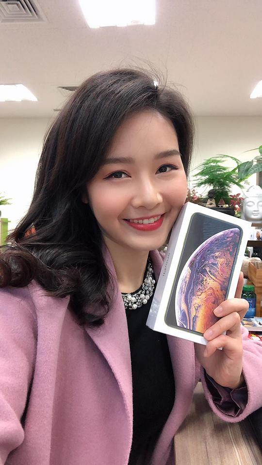 MC xinh đẹp cùng chị em của VTV khoe được tặng Iphone 30 triệu trong ngày 8/3 và sự thật thì...-2