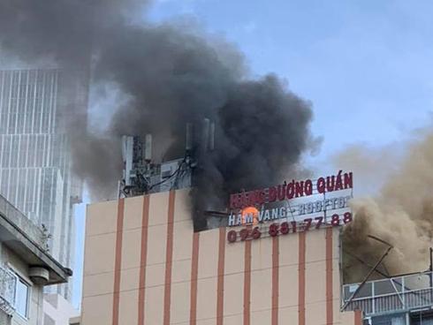 Cháy lớn ở tòa nhà cao tầng trung tâm Sài Gòn
