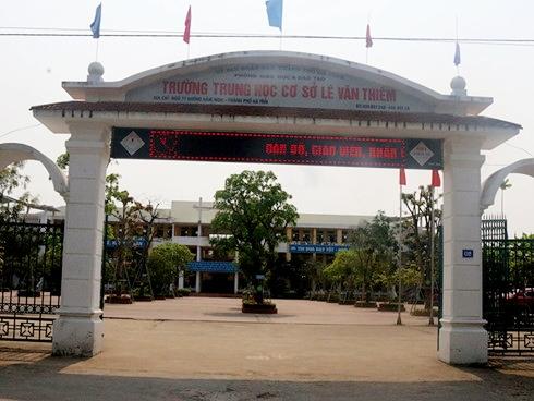 Thầy giáo hoang mang trước tin đồn làm học sinh lớp 8 có bầu