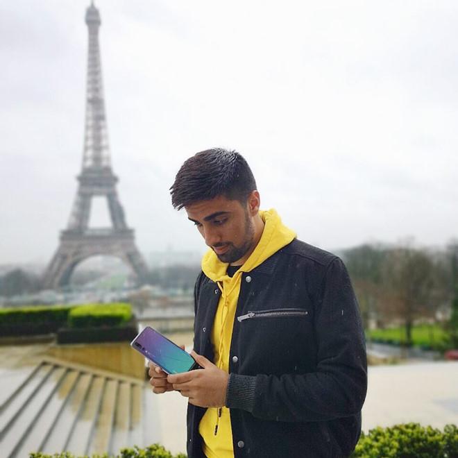 Richkid Dubai sở hữu dàn siêu xe, quà cho mẹ và em cũng là xe sang-11