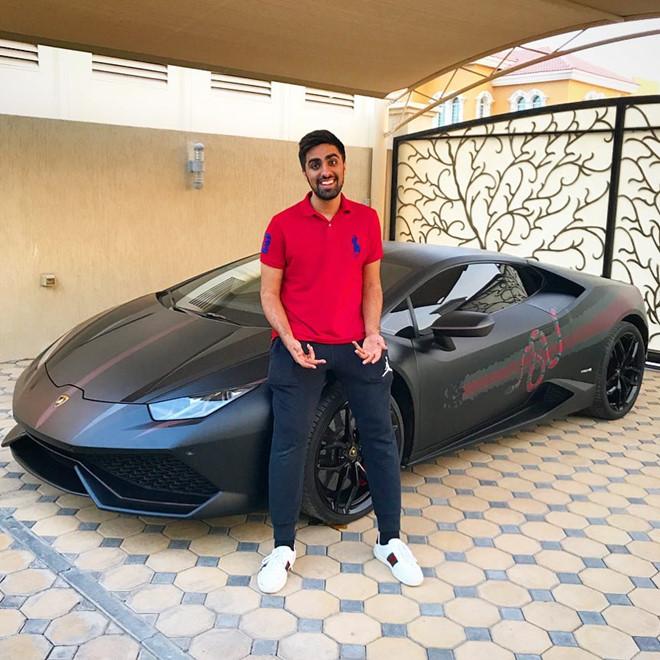 Richkid Dubai sở hữu dàn siêu xe, quà cho mẹ và em cũng là xe sang-14