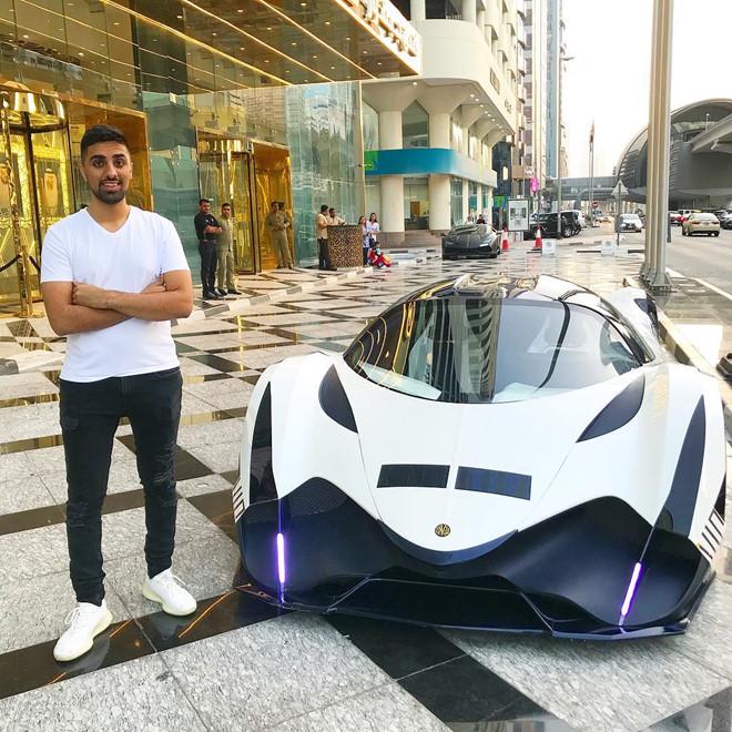 Richkid Dubai sở hữu dàn siêu xe, quà cho mẹ và em cũng là xe sang-3