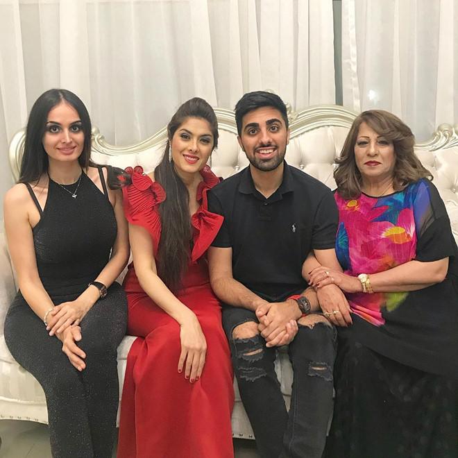 Richkid Dubai sở hữu dàn siêu xe, quà cho mẹ và em cũng là xe sang-8