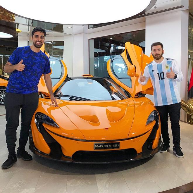 Richkid Dubai sở hữu dàn siêu xe, quà cho mẹ và em cũng là xe sang-16