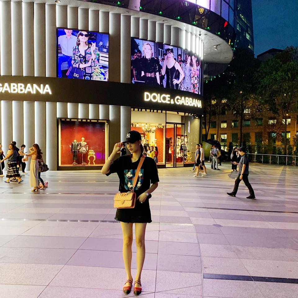 Không hổ Nữ hoàng nội y, Ngọc Trinh diện bikini uốn éo khiến dân mạng khó rời mắt-7