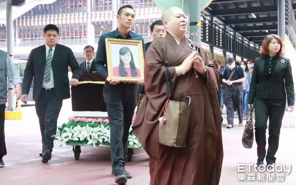 Cô gái xinh đẹp tự sát sau nhiều năm bị thầy giáo cưỡng bức: Công lý ở đâu?-3