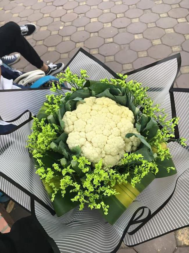 Chẳng phải sao hạng A, mẹ bỉm sữa vẫn chiếm spotlight với món quà tiền tỷ chồng soái ca tặng hậu 8/3-5